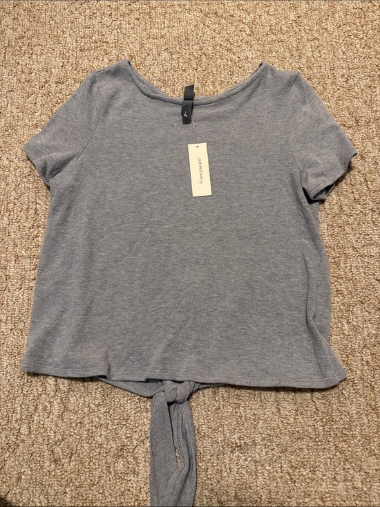 Francesca's Collections Tops - Francesca's Collections Heather Gray Short Sleeve Tie-Back Top